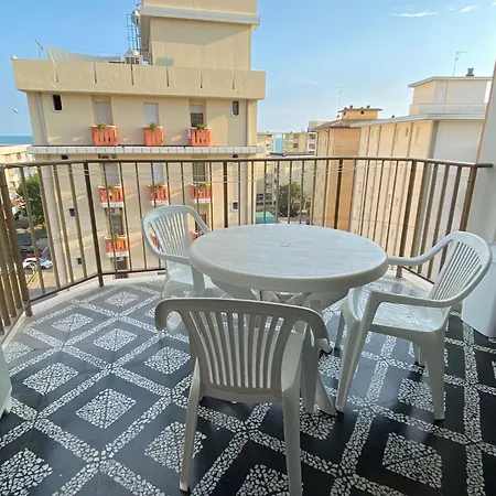 Apartment Coastal Getaway With Parking In Bibione