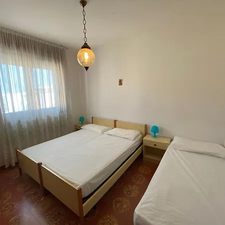Coastal Getaway With Parking In Apartment