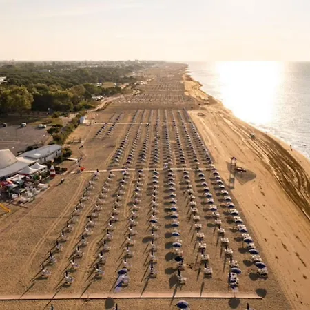 Coastal Getaway With Parking In Appartamento