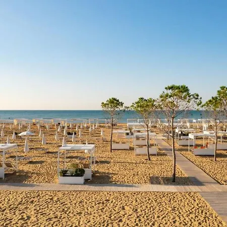 Coastal Getaway With Parking In