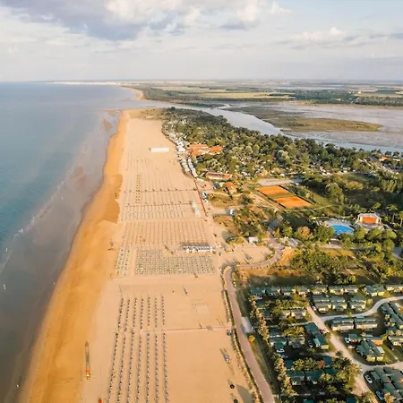 Coastal Getaway With Parking In *